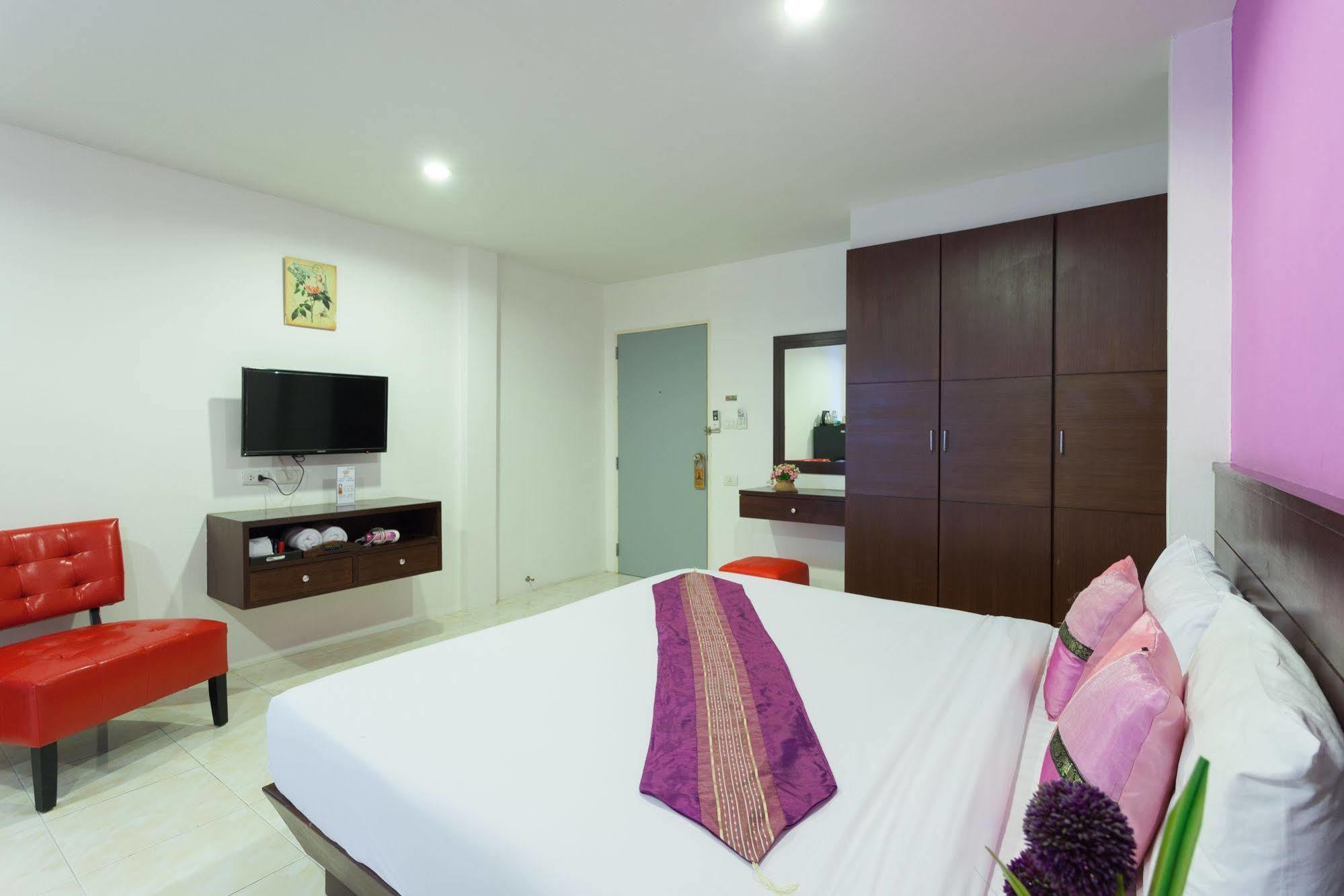 Islanda Boutique Hotel Patong Exterior photo